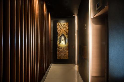 Entrance, Soravit on Granville near Tsim Sha Tsui MTR Station Entrance, Soravit on Granville near Tsim Sha Tsui MTR Station