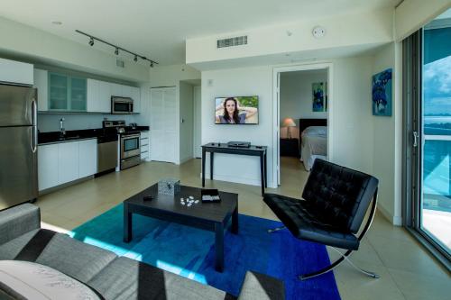 在meiguo.com看到的迈阿密海滩蔚蓝海岸海洋公寓式酒店的介绍图片