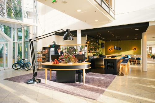 Lobby, Vienna House Easy by Wyndham Bad Oeynhausen in Bad Oeynhausen Lobby, Vienna House Easy by Wyndham Bad Oeynhausen in Bad Oeynhausen