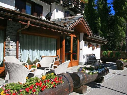 Entrada, Hotel Les Jumeaux Courmayeur in Courmayeur Entrada, Hotel Les Jumeaux Courmayeur in Courmayeur