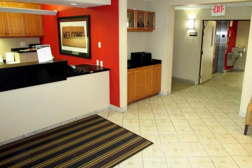 Lobby, Extended Stay America Select Suites - Atlanta - Buckhead in Pine Hills Neigbhorhood Lobby, Extended Stay America Select Suites - Atlanta - Buckhead in Pine Hills Neigbhorhood