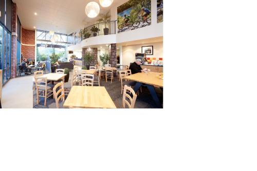 Ventura Inn & Suites Hamilton in Hamilton Ventura Inn & Suites Hamilton in Hamilton