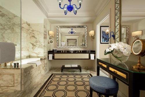 Bathroom, The Venetian Macao in Cotai Bathroom, The Venetian Macao in Cotai
