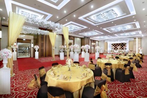Aston Tropicana Hotel Bandung in Bandung Aston Tropicana Hotel Bandung in Bandung