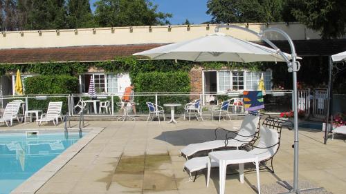 Swimming pool, Hotel Acostel in Meaux Swimming pool, Hotel Acostel in Meaux