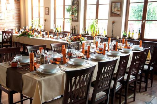 Ресторан, Il Gallo Nero - Fekete Kakas Etterem es Panzio in Сомбатхей Ресторан, Il Gallo Nero - Fekete Kakas Etterem es Panzio in Сомбатхей