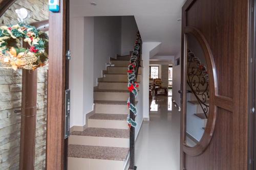 Entrada, Casa Lazar in Busteni Entrada, Casa Lazar in Busteni