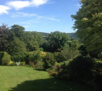 Taman, Dove Lodge in Painswick Taman, Dove Lodge in Painswick