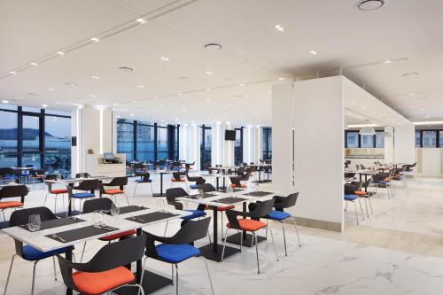 Restaurant, Days Hotel & Suites by Wyndham Incheon Airport (Korea Quality) in Incheon Restaurant, Days Hotel & Suites by Wyndham Incheon Airport (Korea Quality) in Incheon