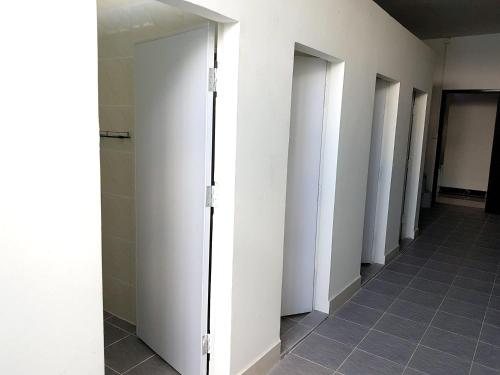 Bathroom, Lucky hostel and guesthouse near Wat Samrong Knong Bathroom, Lucky hostel and guesthouse near Wat Samrong Knong