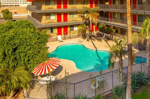 Pemandangan, Travelers Inn - Phoenix in Phoenix (AZ) Pemandangan, Travelers Inn - Phoenix in Phoenix (AZ)