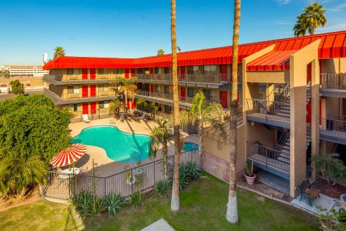 Exterior view, Travelers Inn - Phoenix in Phoenix (AZ) Exterior view, Travelers Inn - Phoenix in Phoenix (AZ)