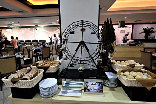 Food and beverages, Pinnacle Hotel and Suites in Poblacion Food and beverages, Pinnacle Hotel and Suites in Poblacion