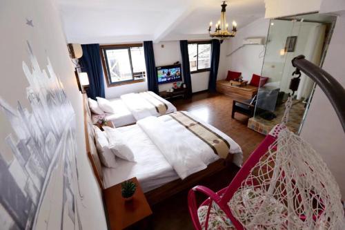 Fenghuang Little Bear Family Guest House