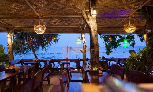 Restaurant, Lanta Riviera Beach Resort in Baan Klong Khong Restaurant, Lanta Riviera Beach Resort in Baan Klong Khong