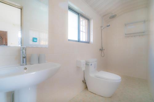 This photo about Dali 27 Cups of Wine Jieteng Inn shared on HyHotel.com