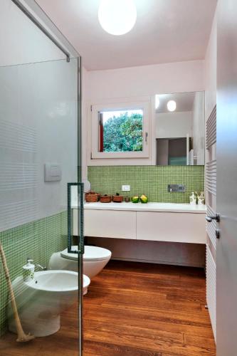 Bathroom, Ca' Viridi in Montebelluna Bathroom, Ca' Viridi in Montebelluna