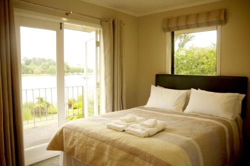 Lake Domain Boarding Holiday House in Hamilton Lake Domain Boarding Holiday House in Hamilton