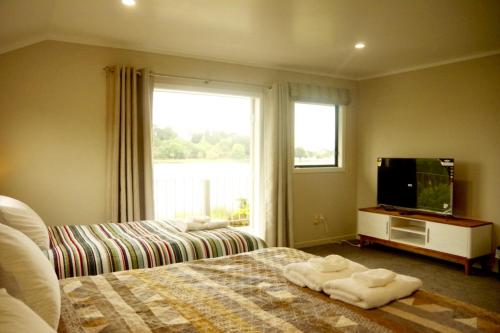 Lake Domain Boarding Holiday House in Hamilton Lake Domain Boarding Holiday House in Hamilton