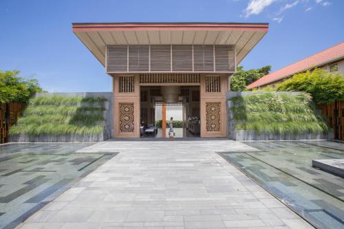 Entrance, Cape Nidhra Hotel in Hua Hin / Cha-am Entrance, Cape Nidhra Hotel in Hua Hin / Cha-am
