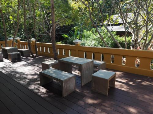 شرفة/ تراس, منتجع دوي ثين نان (Doi Thin Nan Resort) in Pha Sing شرفة/ تراس, منتجع دوي ثين نان (Doi Thin Nan Resort) in Pha Sing