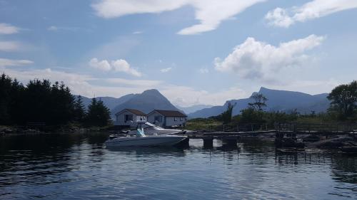 Inngang, Hytte ved sjøen in Florø Inngang, Hytte ved sjøen in Florø
