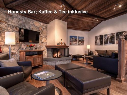 Shared lounge/TV area, Hotel Schonegg in Wengen Shared lounge/TV area, Hotel Schonegg in Wengen