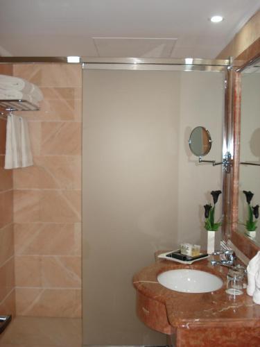 Баня, Emaar Royal Hotel Al Madinah in Медина Баня, Emaar Royal Hotel Al Madinah in Медина