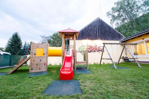 ملعب للأطفال, Winzerhof Dürauer (Winzerhof Durauer) in Furth bei Gottweig ملعب للأطفال, Winzerhof Dürauer (Winzerhof Durauer) in Furth bei Gottweig