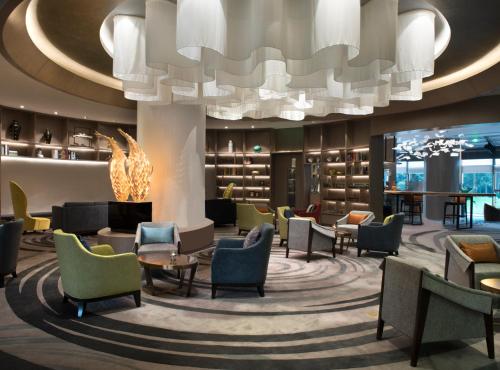 Pub/Lounge, Grand Millennium Shanghai HongQiao near Béke Tér Pub/Lounge, Grand Millennium Shanghai HongQiao near Béke Tér