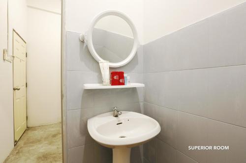 This photo about ZEN Rooms Thalang Road shared on HyHotel.com