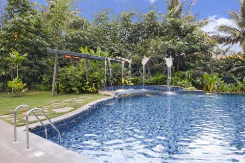 Piscina, Purple Palms Resort and Spa in Coorg Piscina, Purple Palms Resort and Spa in Coorg