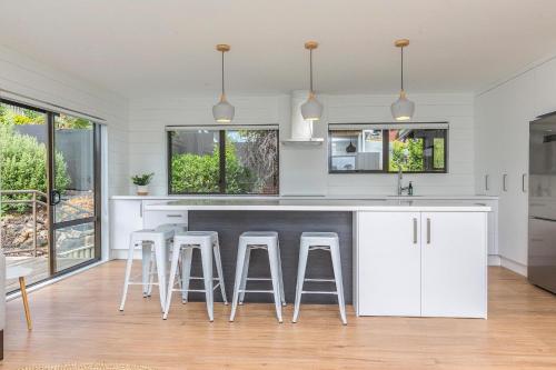 Sunset Sanctuary- Stay Waiheke in Omiha Sunset Sanctuary- Stay Waiheke in Omiha