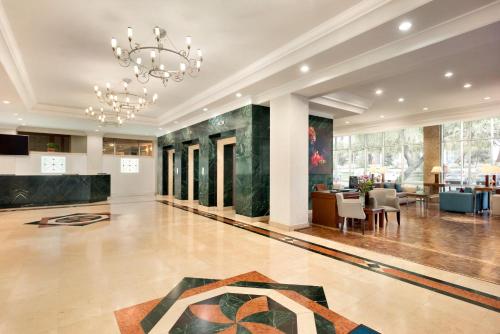 Vstupní hala, Wyndham Tashkent in Taškent Vstupní hala, Wyndham Tashkent in Taškent