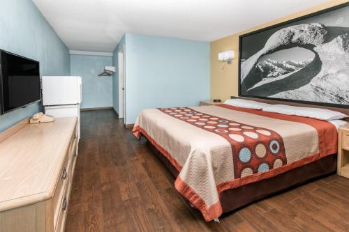 Super 8 By Wyndham Bishop in Bishop (CA) Super 8 By Wyndham Bishop in Bishop (CA)