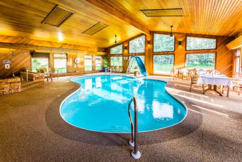 Rustlers Lodge in Sundre (AB) Rustlers Lodge in Sundre (AB)