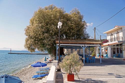 شاطئ, Enalion Studios in Ormos Koumeikon شاطئ, Enalion Studios in Ormos Koumeikon