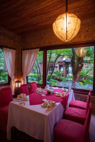 Restaurant, Van Chai Resort in Thanh Hoá / Sầm Sơn Beach Restaurant, Van Chai Resort in Thanh Hoá / Sầm Sơn Beach