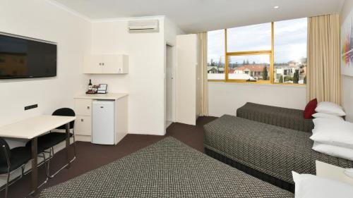Atlantic Tower Motor Inn in Glenelg Atlantic Tower Motor Inn in Glenelg