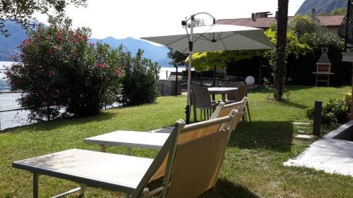Garden, IseoLakeRental - La Villina - Zu in Riva Di Solto Garden, IseoLakeRental - La Villina - Zu in Riva Di Solto