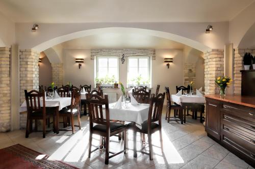 Restaurante, Dom Muzyka in Long Gardens Restaurante, Dom Muzyka in Long Gardens