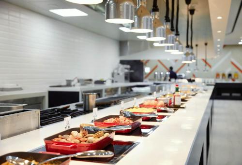 Nourriture et boissons, Days Hotel & Suites by Wyndham Incheon Airport (Korea Quality) in Incheon Nourriture et boissons, Days Hotel & Suites by Wyndham Incheon Airport (Korea Quality) in Incheon