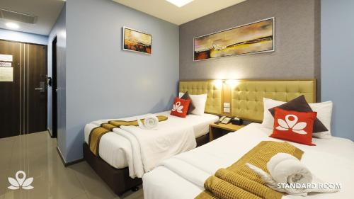 This photo about ZEN Rooms Soi Rangnam shared on HyHotel.com