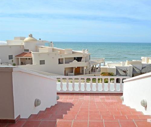 This photo about Vistas de Las Olas East shared on HyHotel.com