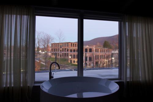 在meiguo.com看到的Roundhouse的介绍图片