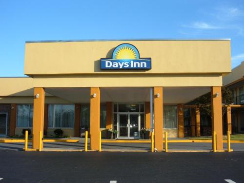 Days Inn by Wyndham Madison in Madison Days Inn by Wyndham Madison in Madison