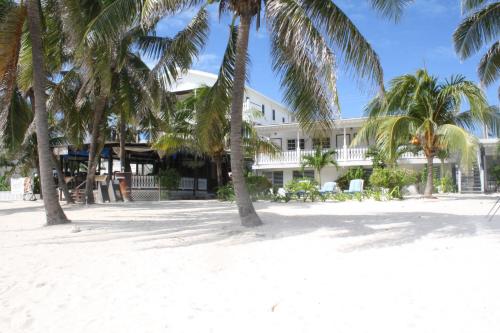 Holiday Hotel in San Pedro Holiday Hotel in San Pedro