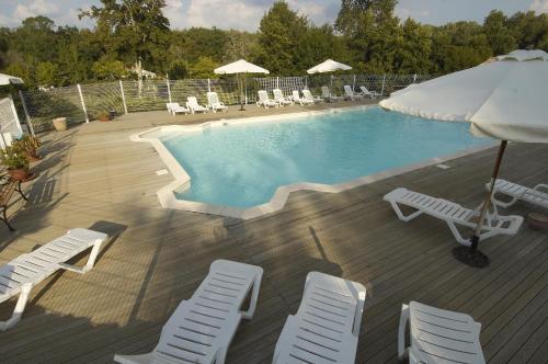 Swimming pool, Domaine du Roi Kysmar in Villandraut Swimming pool, Domaine du Roi Kysmar in Villandraut