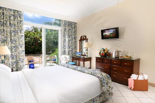 מרפסת, BREEZES RESORT & SPA ALL INCLUSIVE, BAHAMAS - ADULTS ONLY in נסאו מרפסת, BREEZES RESORT & SPA ALL INCLUSIVE, BAHAMAS - ADULTS ONLY in נסאו