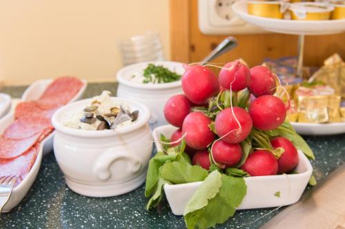 Comida y bebida, Hotel Garni Landhaus Florian in Bad Blumau Comida y bebida, Hotel Garni Landhaus Florian in Bad Blumau